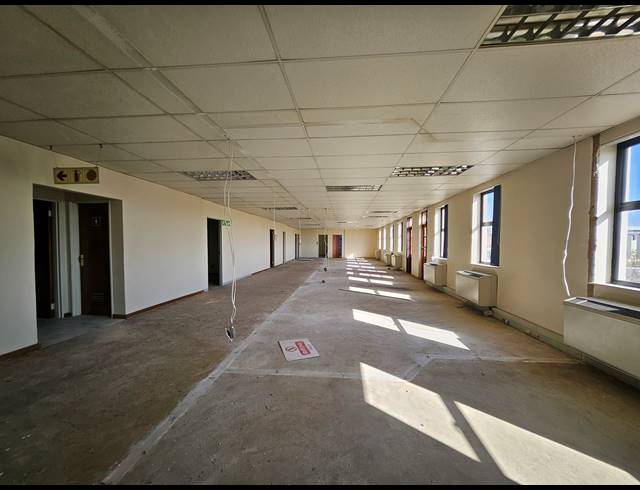 1,561M² WAREHOUSE TO LET IN RANDJESPARK